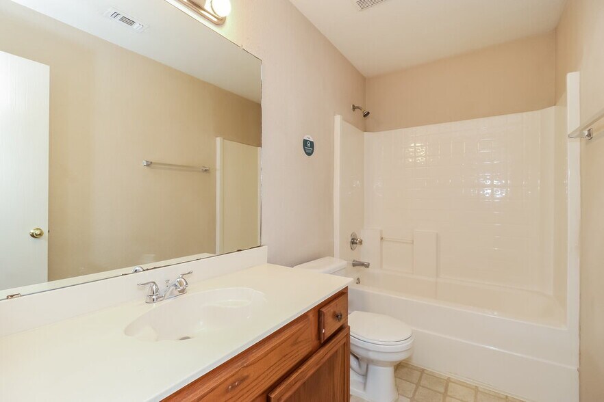 Building Photo - 6101 Summerfield Dr