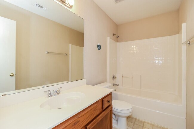 Building Photo - 6101 Summerfield Dr