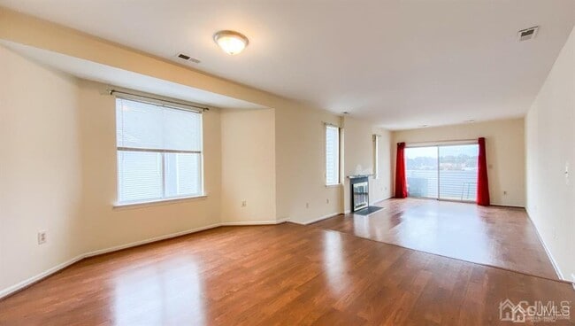 Building Photo - 701 Jesse Way