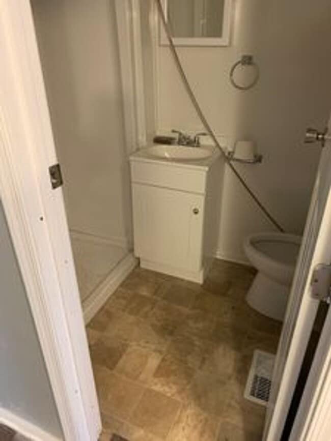 Building Photo - 3bed 2 bath with den