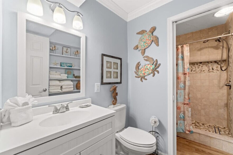 Building Photo - 8743 Thomas Dr