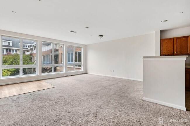 Building Photo - 368 Rector St
