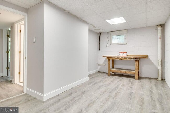 Building Photo - 6525 Byrnes Dr