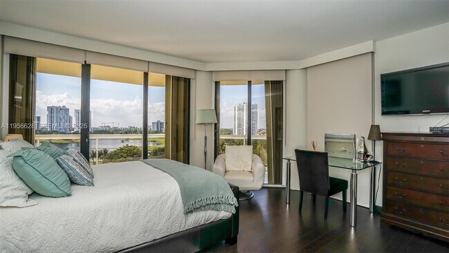 Building Photo - 20191 E Country Club Dr