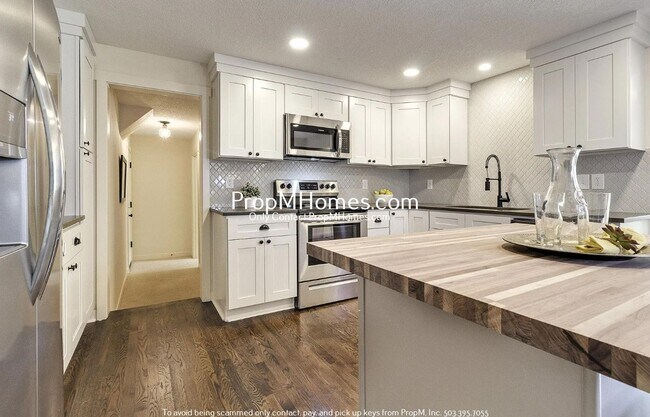 Building Photo - Gorgeous Updated Home in Oak Grove - 4 Bedrooms!