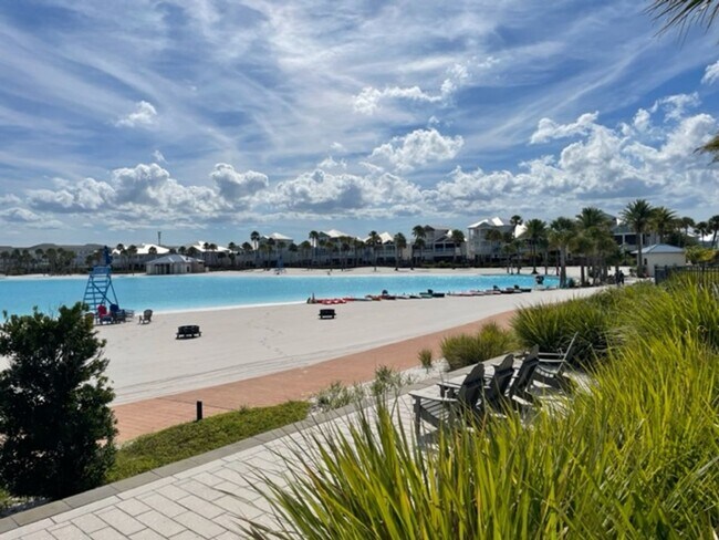 Building Photo - Holiday Move-in at Beautiful Beach Walk in...
