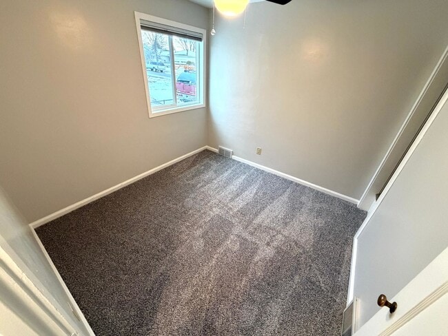 Building Photo - 3 Bed 1 Bath Single Family Home W/ Fully Fenced Yard and Garage!