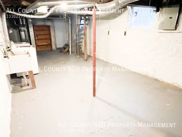 Building Photo - 1852 W 45th St