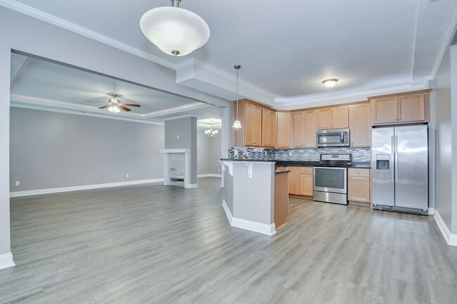 Building Photo - Updated 4 Bedroom 2.5 Bath