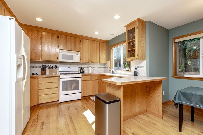 Building Photo - 2709 17th Ave Ct SW