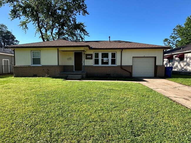 Primary Photo - Well Maintained and Updated Home Near the ...