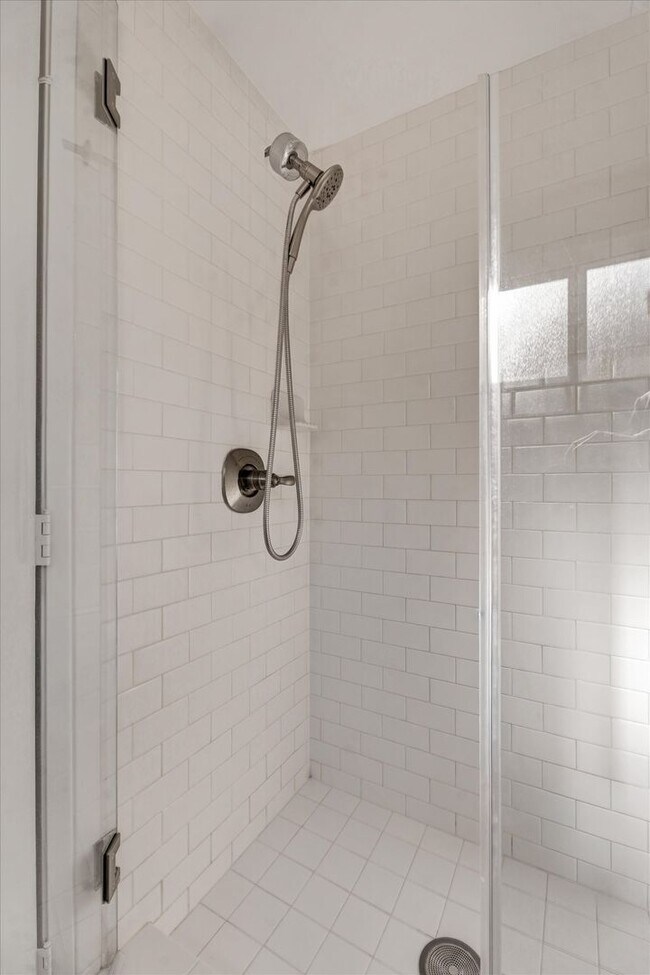 Building Photo - Spacious 4-Bedroom Whittier Home with Updated Kitchen