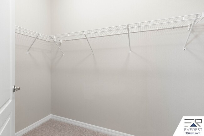 Building Photo - 12 Lysander Ln