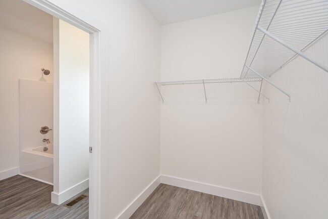 Building Photo - 147 Greenbriar Ln