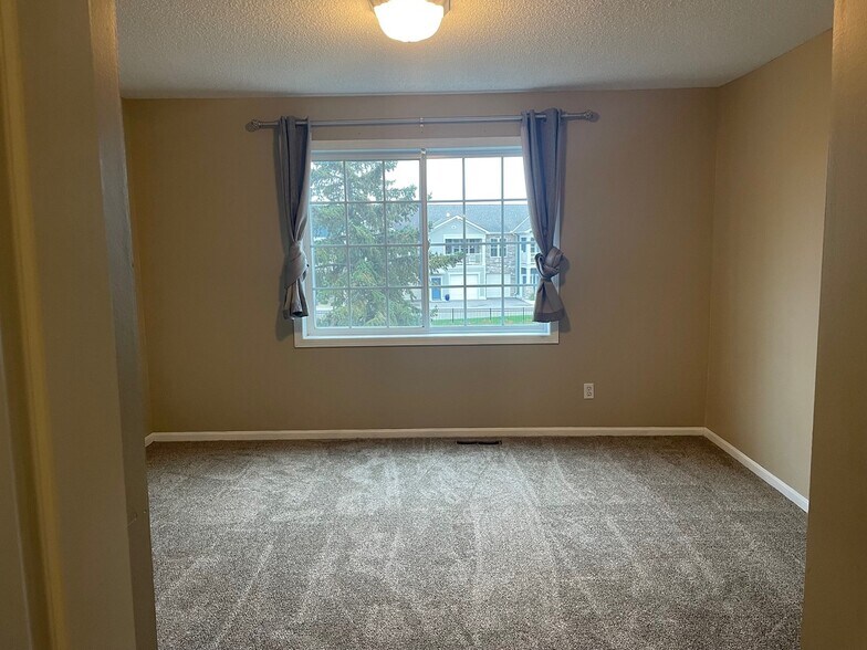 Building Photo - 17389 Glacier Way