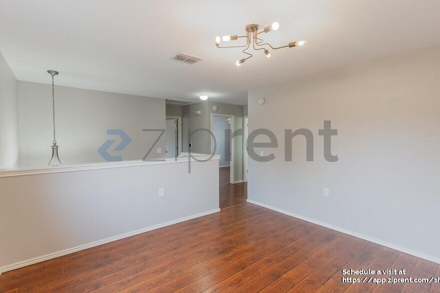 Building Photo - 817 Sheraton Ave