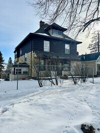 Building Photo - 624 E 6th St