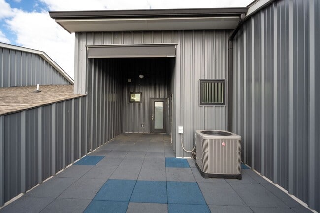 Building Photo - Location, Location , Location with this Be...