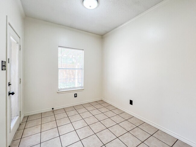 Building Photo - 4 bedroom 2.5 bathroom house in Cooper ISD with Solar!!