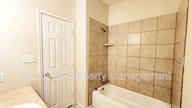 Building Photo - 107 Collett Ct