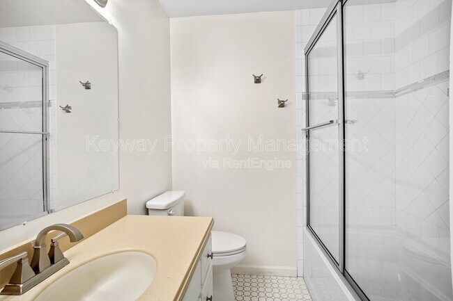 Building Photo - 3420 Linderwood Dr