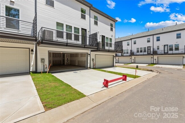 Building Photo - 1706 Blanche St