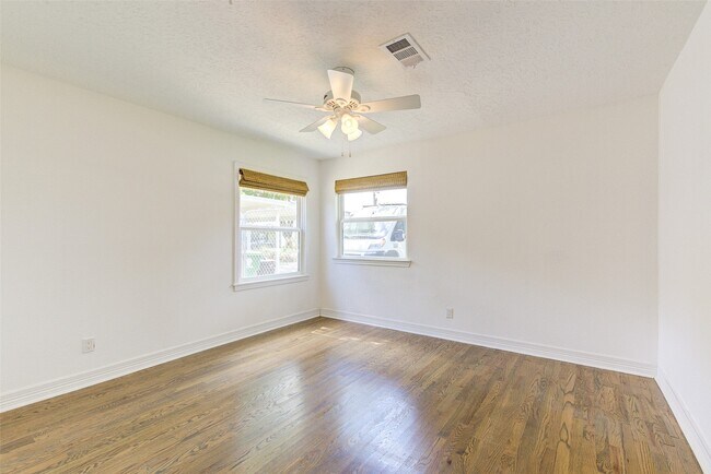 Building Photo - 1634 Walton St