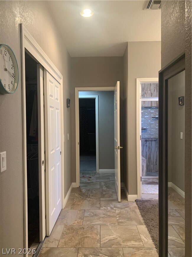 Building Photo - 2924 Crown Ridge Dr