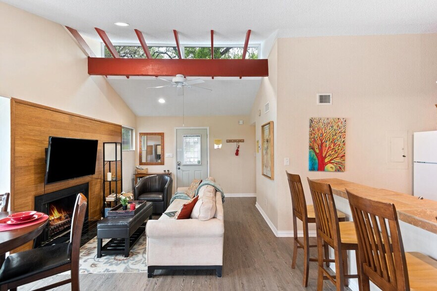 Building Photo - 1200 Hollow Creek Dr