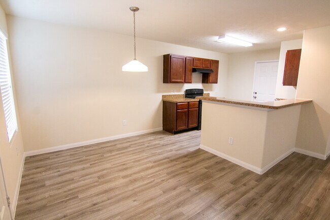 Building Photo - 3211 Gold Star Dr