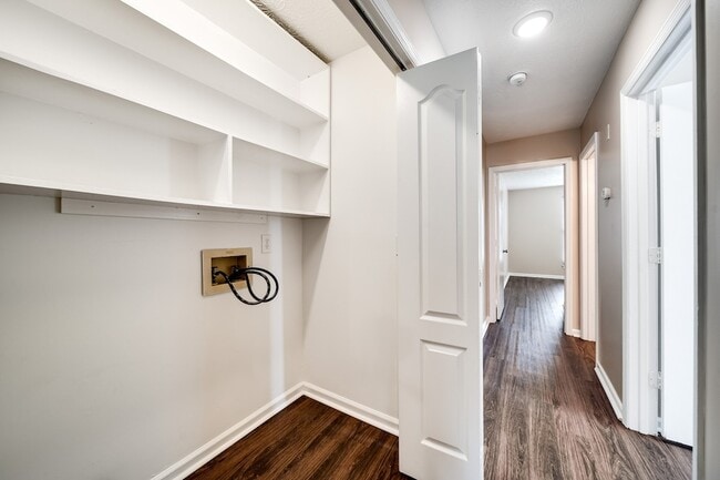 Building Photo - 1190 Meadowview Dr