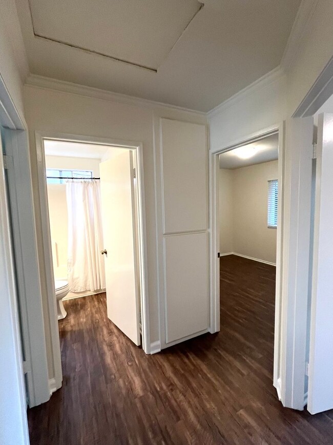 Building Photo - LOOK NO FURTHER! SPACIOUS 3 BED 2 BATH HOM...