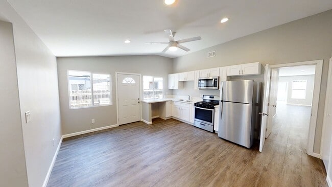 Building Photo - Large Property w/ 2 Kitchens!!