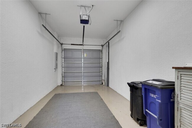 Building Photo - 10260 Olivewood Way