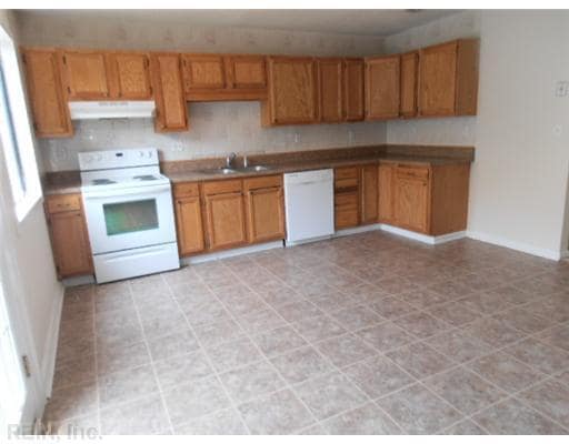 Building Photo - 3640 Robin Hood Road