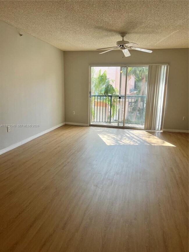 Building Photo - 2033 SE 10th Ave