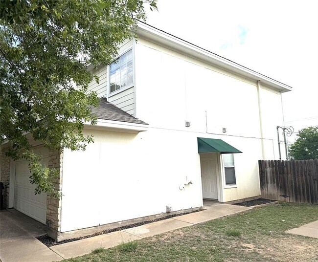 Building Photo - 1512 S Medina St