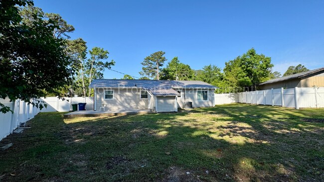 Building Photo - 366 Lullwater Dr