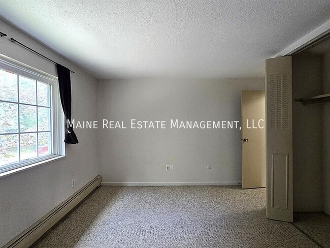 Building Photo - 10 Tall Pines Dr