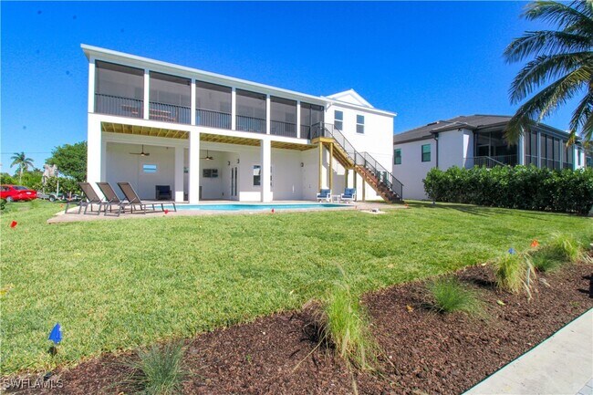 Building Photo - 4879 Esplanade St