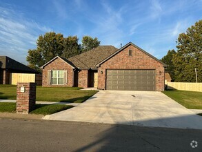 Building Photo - New construction in Skiatook!