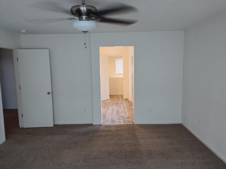 Building Photo - 1373 Manor Ave