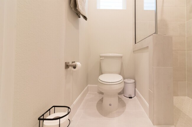 Building Photo - 2806 Grand Fountains Dr