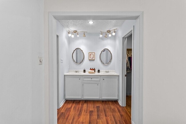 Building Photo - 12336 Perkins Rd