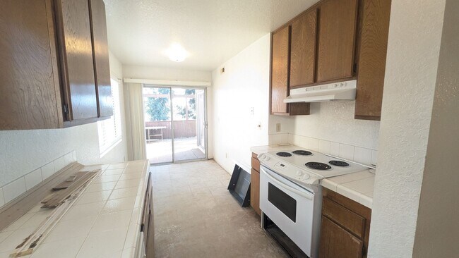 Building Photo - Townhome in Scripps Ranch - Available in July