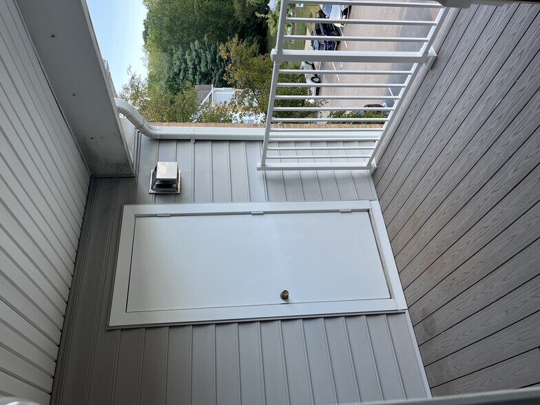 Porch (sideways, sorry) - 2013 Governor Thomas Bladen Way