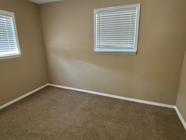 Building Photo - 5920 Windy Hill Cir S