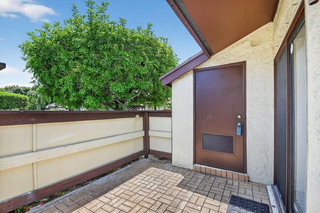 Building Photo - 270 Beaver Dam Ct