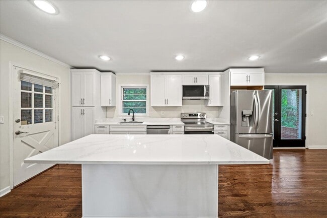 Building Photo - 2038 S Akin Dr