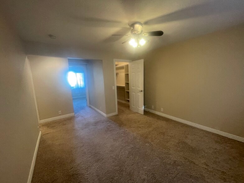 Building Photo - 143 E Box Elder Dr